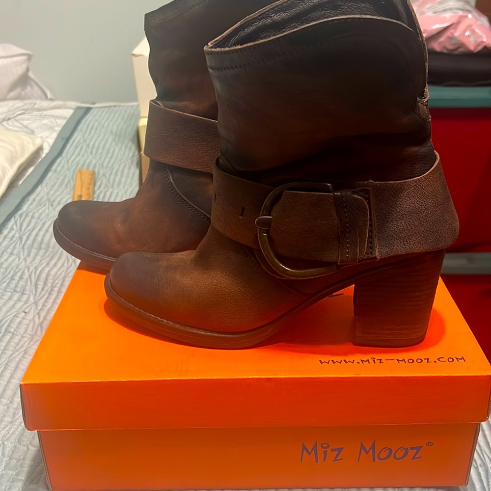Short boot. Almost brand new new. Worn twice. Great condition.